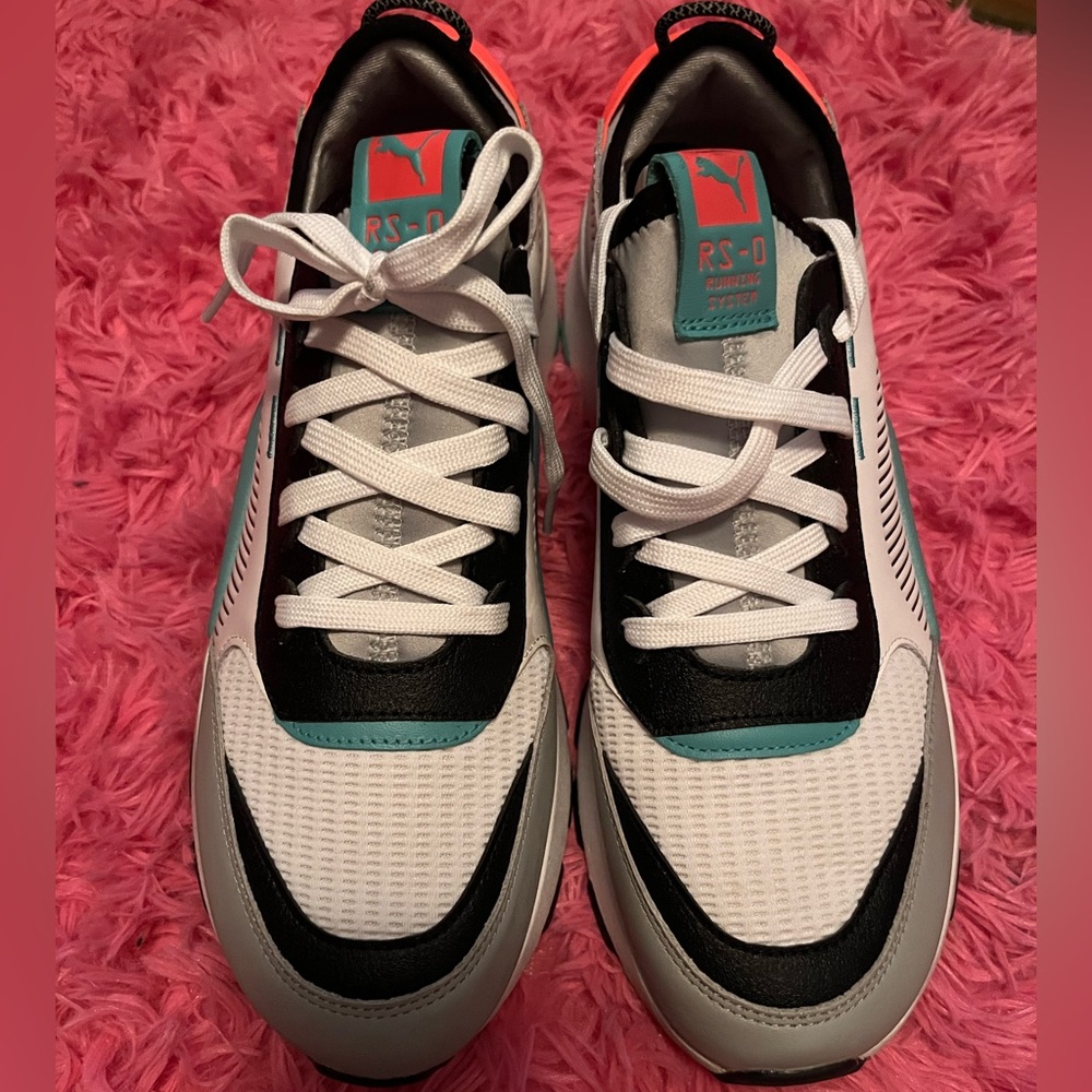 Woman Puma sneakers
